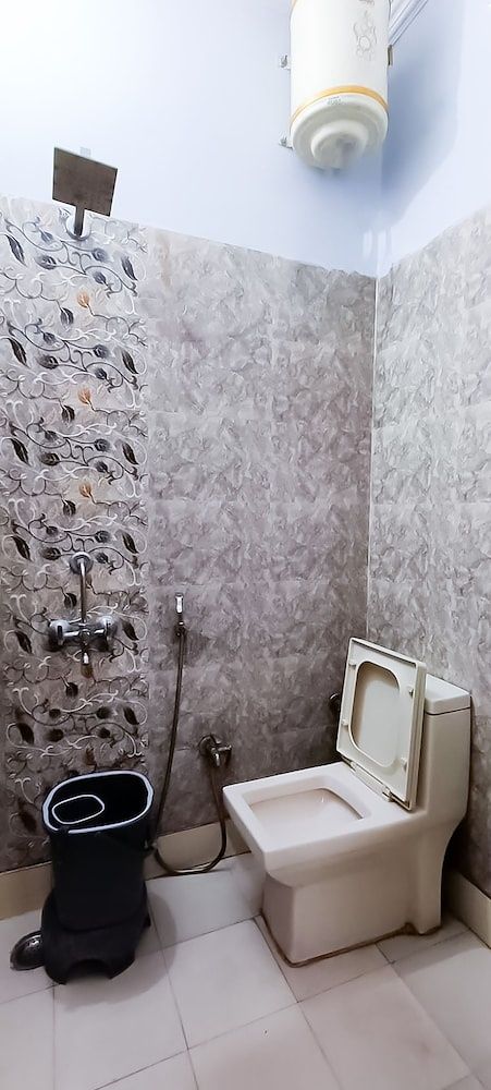 Roomshala 027 Prince Residency Deluxe Double Room 15