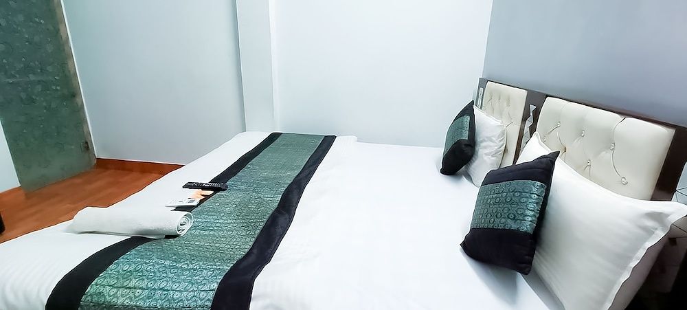 Roomshala 027 Prince Residency Deluxe Double Room 23