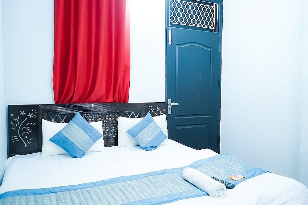 Roomshala 027 Prince Residency Deluxe Double Room 24