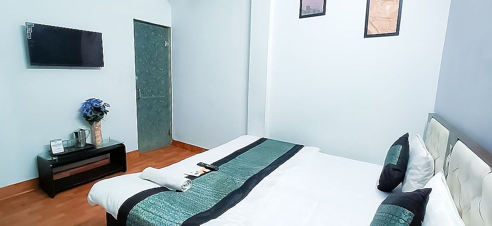 Roomshala 027 Prince Residency Deluxe Double Room 7