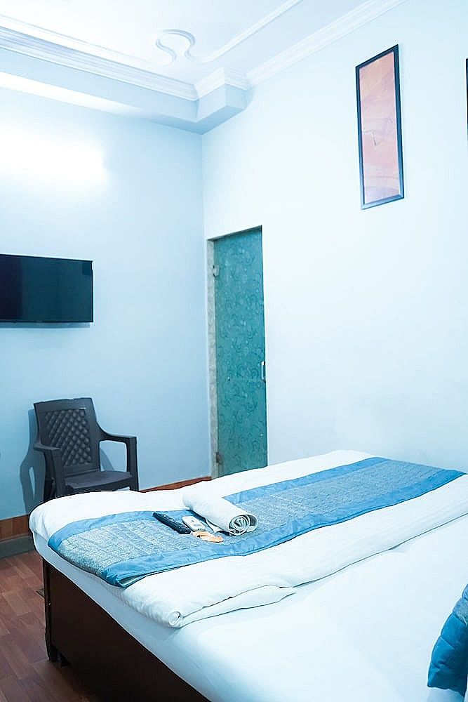 Roomshala 027 Prince Residency Deluxe Double Room 25