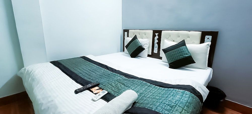 Roomshala 027 Prince Residency Deluxe Double Room 13