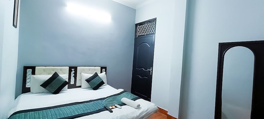 Roomshala 027 Prince Residency Deluxe Double Room 21