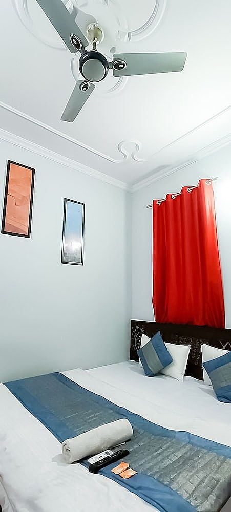 Roomshala 027 Prince Residency Deluxe Double Room 8