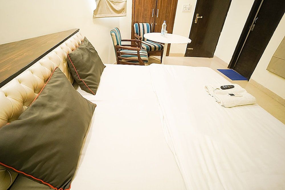 undefined Roomshala 014 Hotel EM 9