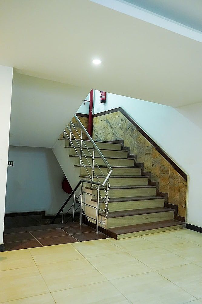 Side Image 1