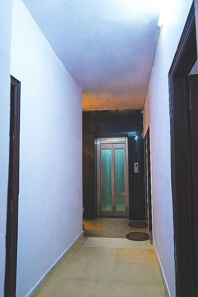 Side Image 2