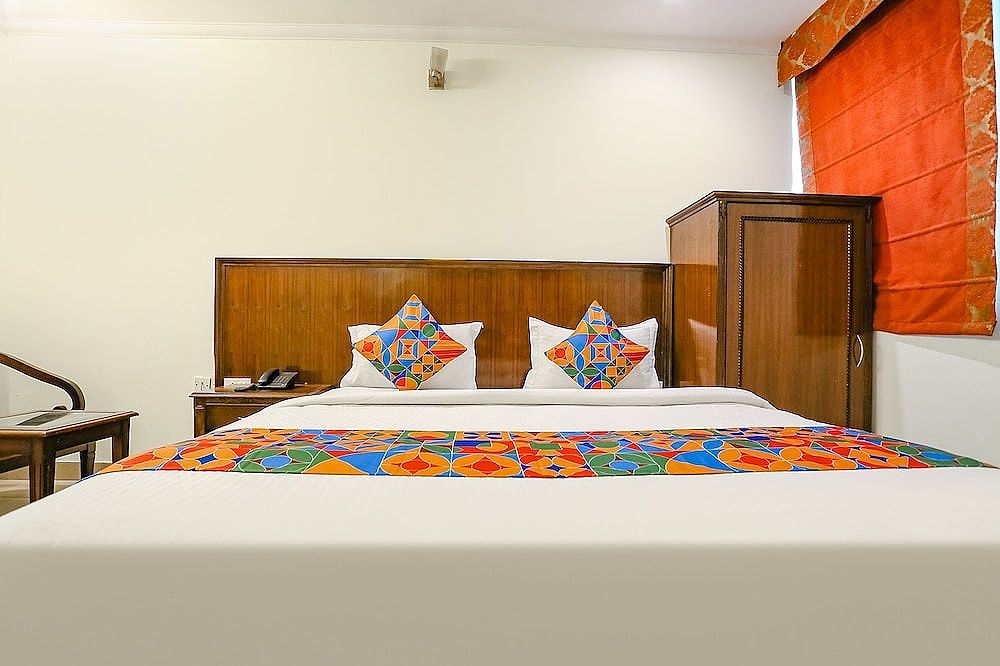 Fabhotel Clark Height Deluxe Room 3