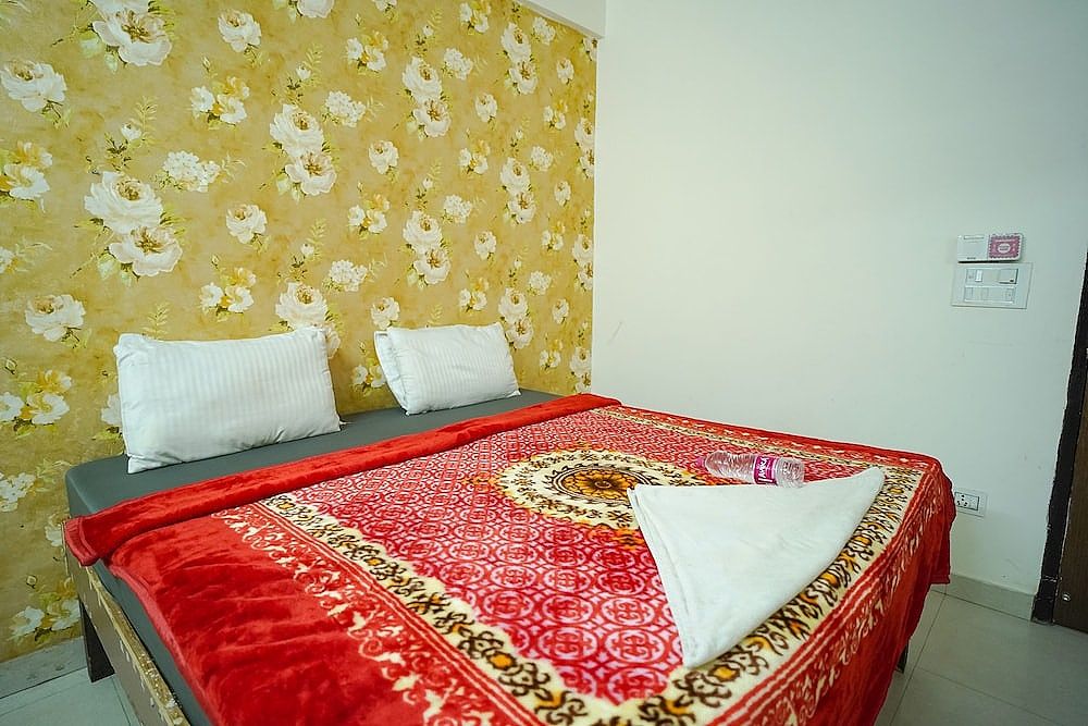 Roomshala 037 Honey Inn Deluxe Double Room 6