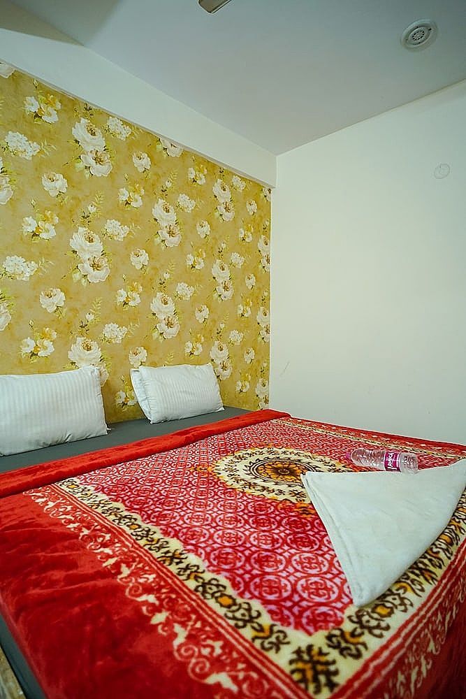 undefined Roomshala 037 Honey Inn 9