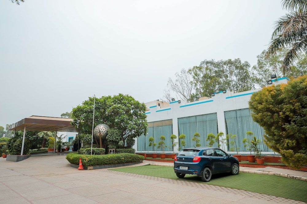 Bel-La Monde Hotel Chhattarpur South Delhi