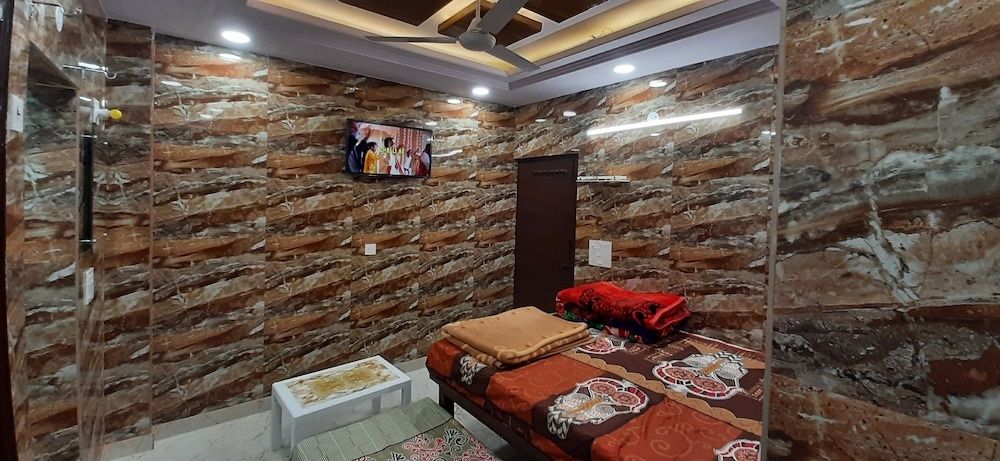 undefined Luxury Flat in Foreigner Areof Lajpat Nagar With Fully Equipped Kitch 8
