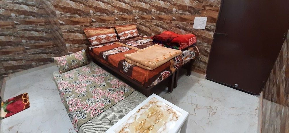 undefined Luxury Flat in Foreigner Areof Lajpat Nagar With Fully Equipped Kitch 3