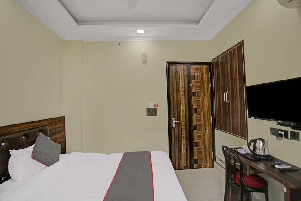 Imperial Hotel Noida Signature Room 8