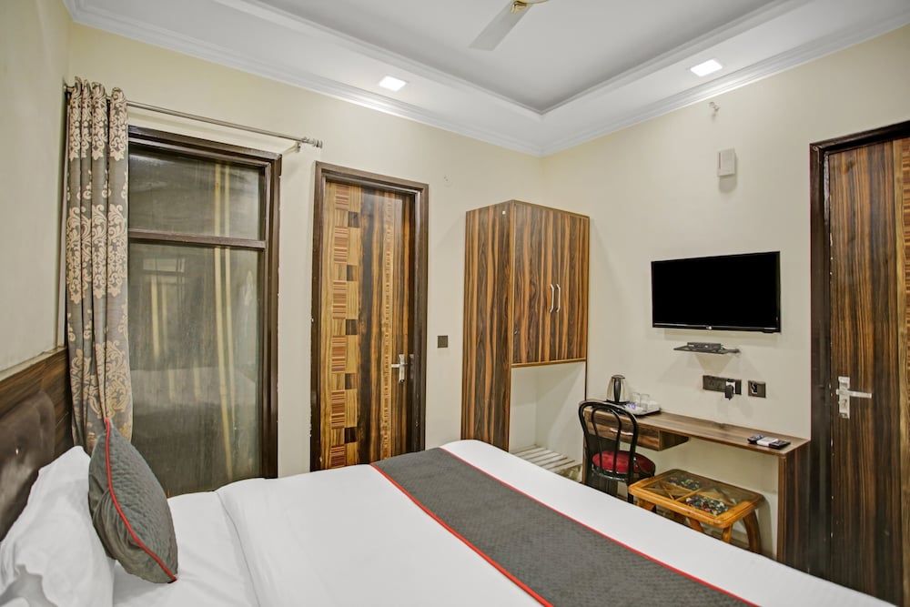 Imperial Hotel Noida Signature Room 4