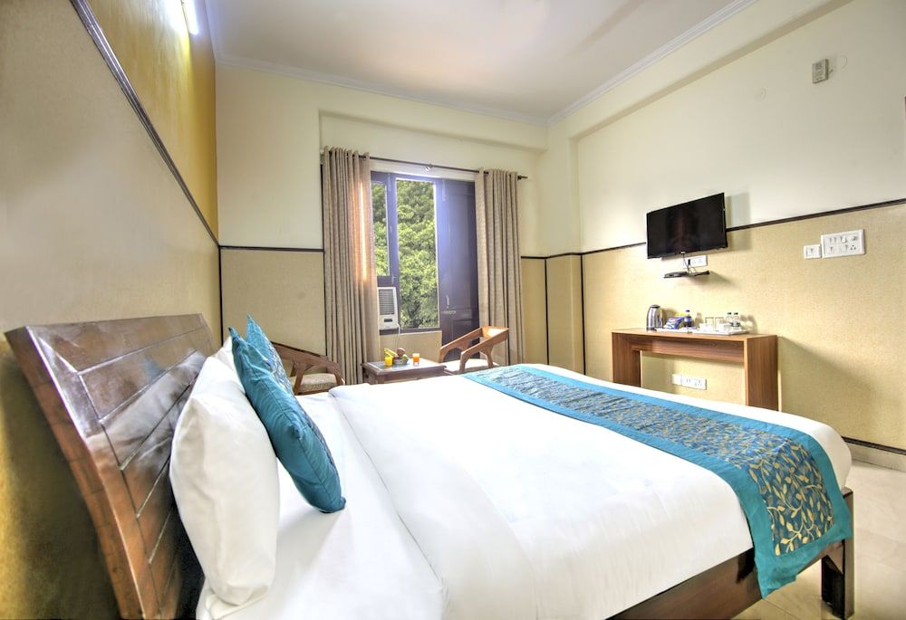 Hotel Elite Peak Deluxe Double Room 4