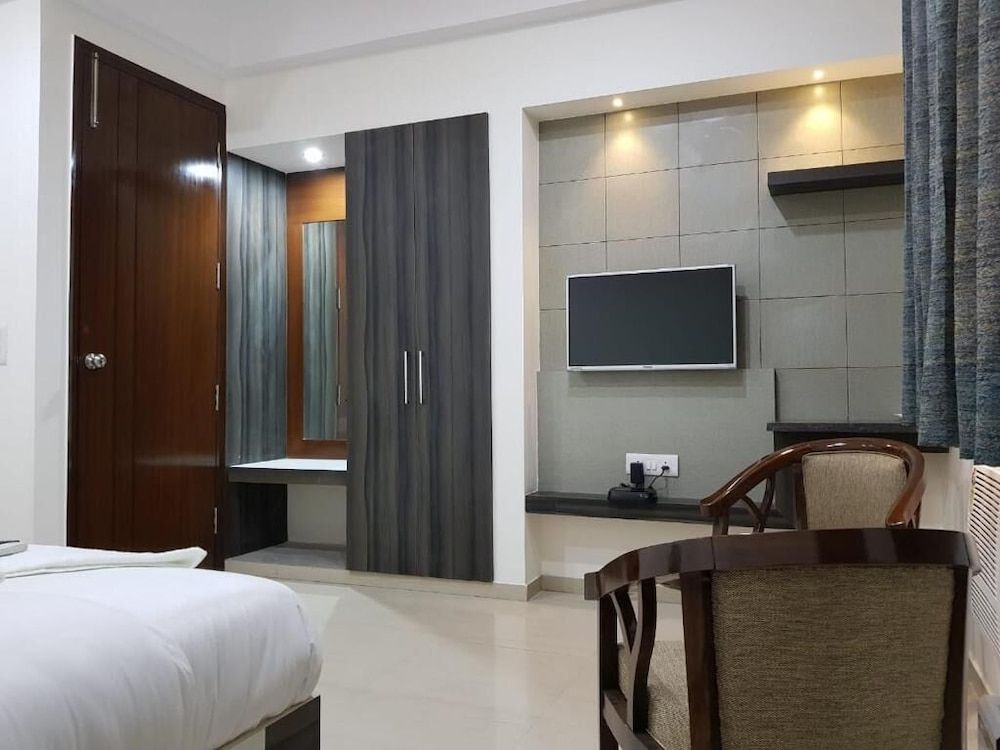 Shacon Suites Deluxe Twin Room 8