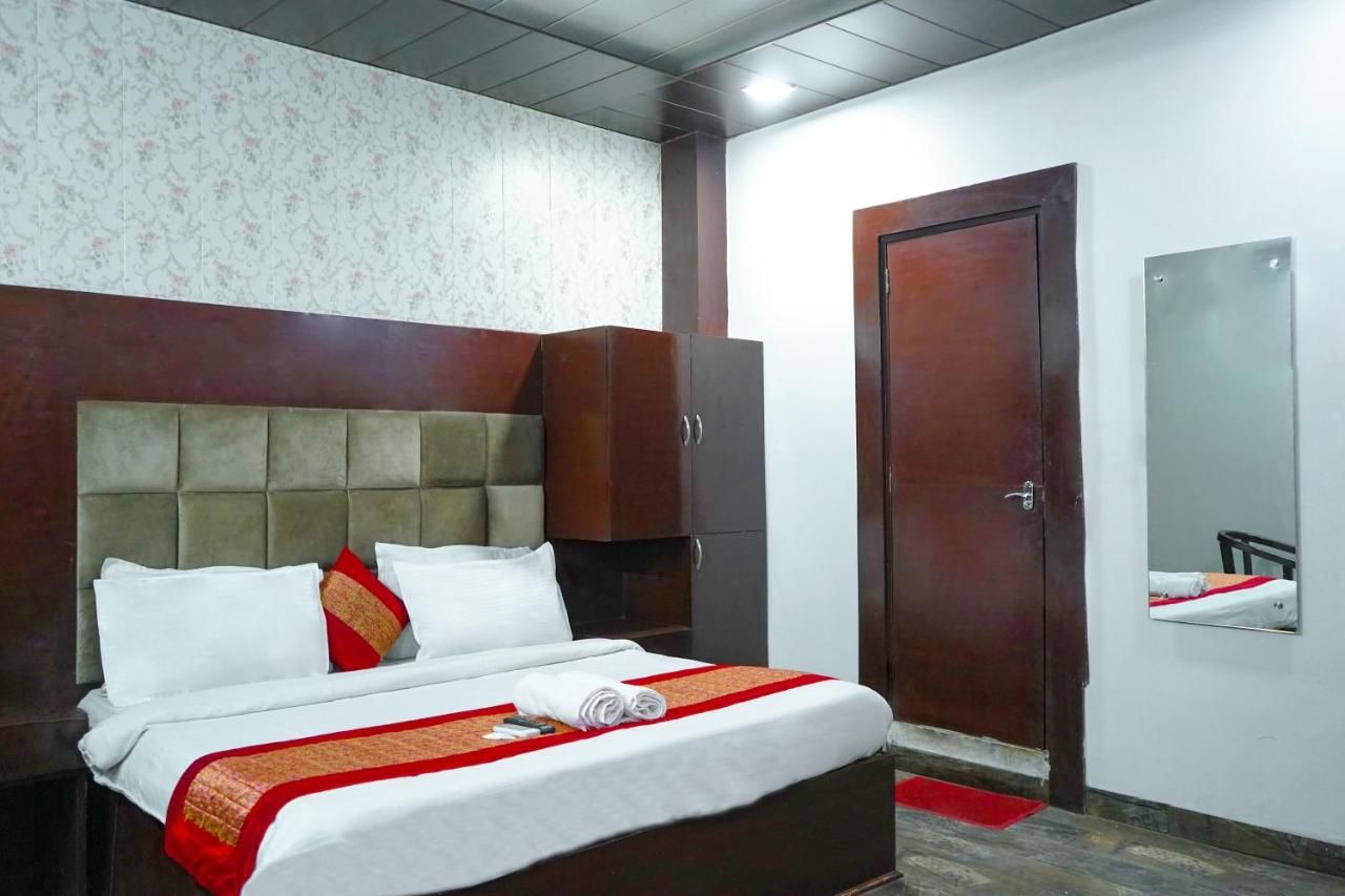  Hotel Cladis by Quadis -  Sector 15 Noida  Deluxe Double Room 2