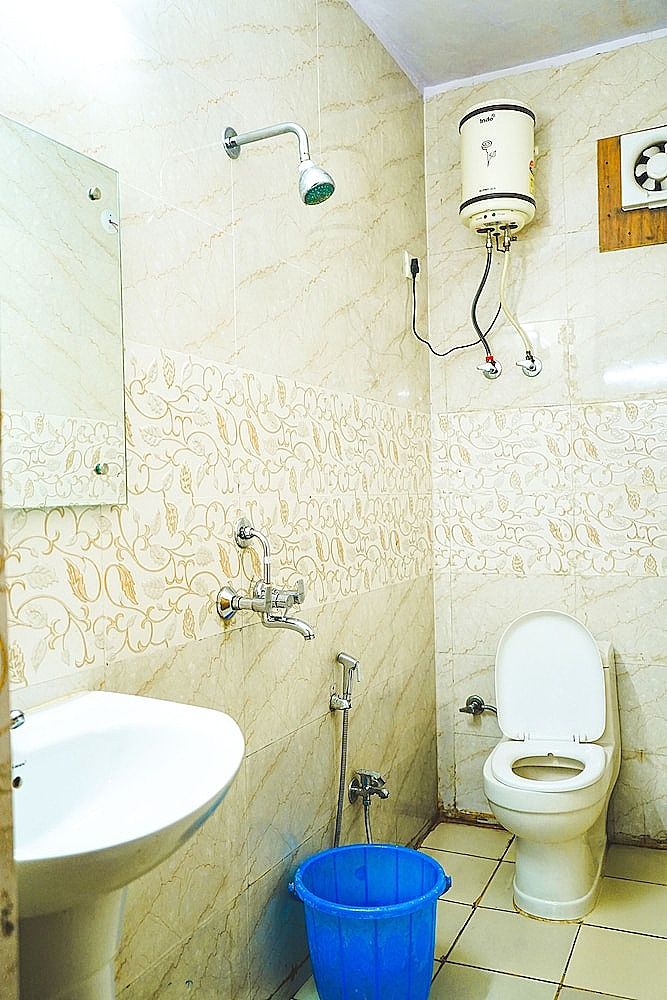 Hotel Quadis - Noida sec 15 Deluxe Double Room 16