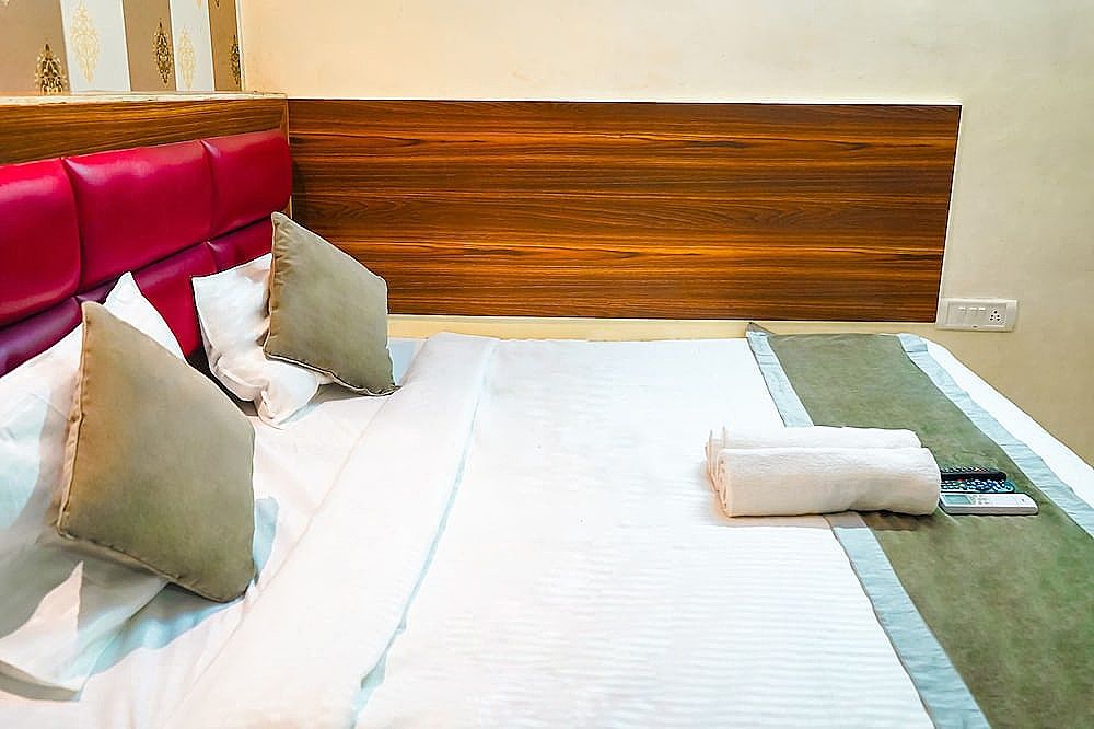 Hotel Quadis - Noida sec 15 Deluxe Double Room 6
