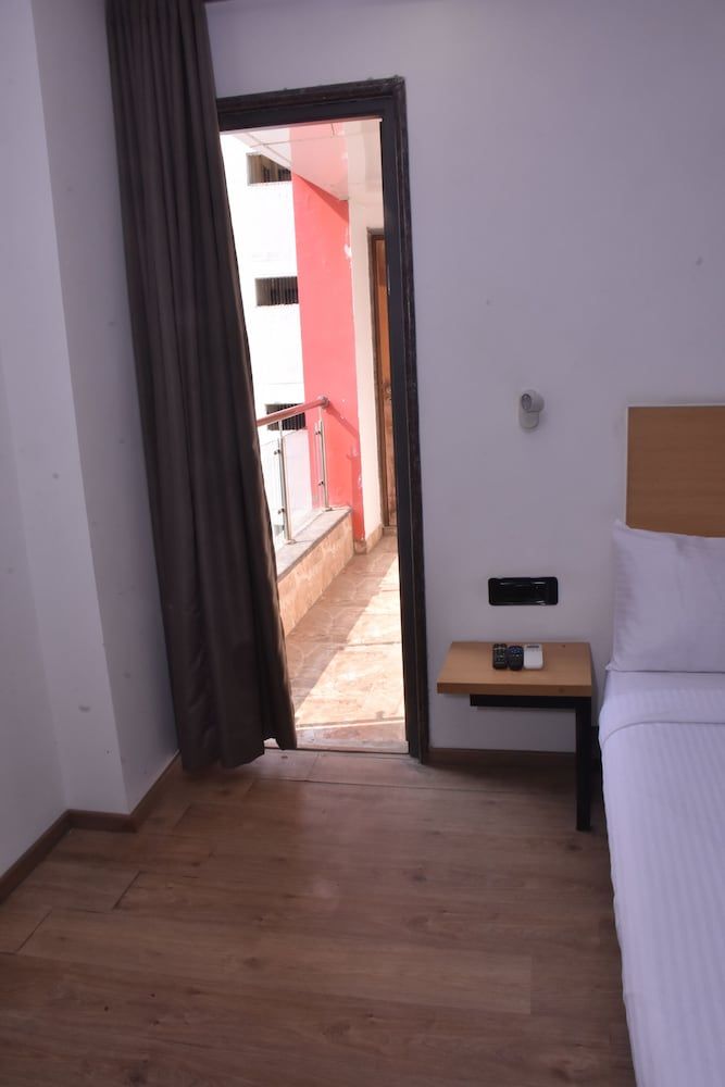 Chhavi Hotels Standard Room 6