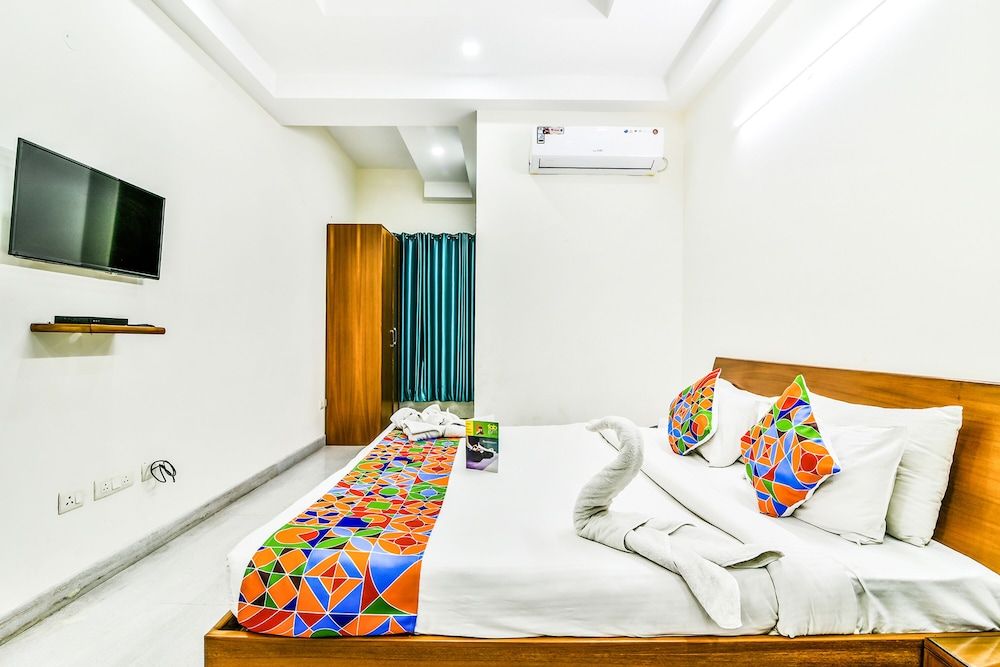 Fabhotel Merriment Deluxe Room 4