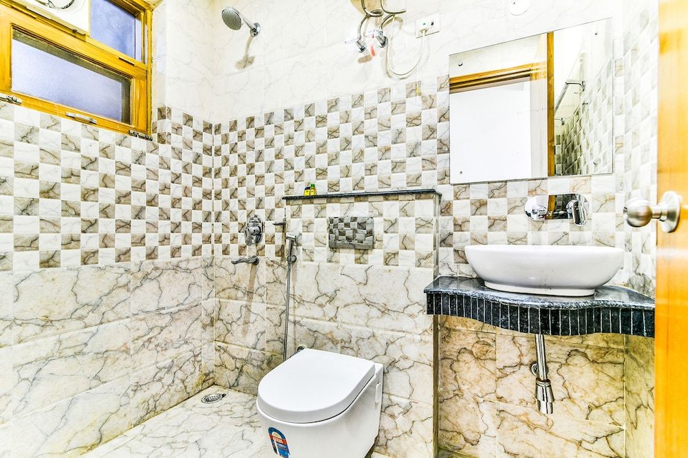 Fabhotel Merriment Deluxe Room 5