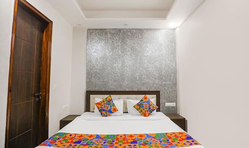 undefined FabHotel The Signature Inn 3