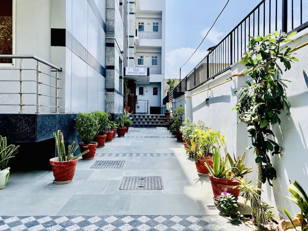 undefined Qotel Hotel Noida Sector 51 4