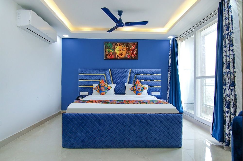 Fabhotel Satyam International Deluxe Room 2