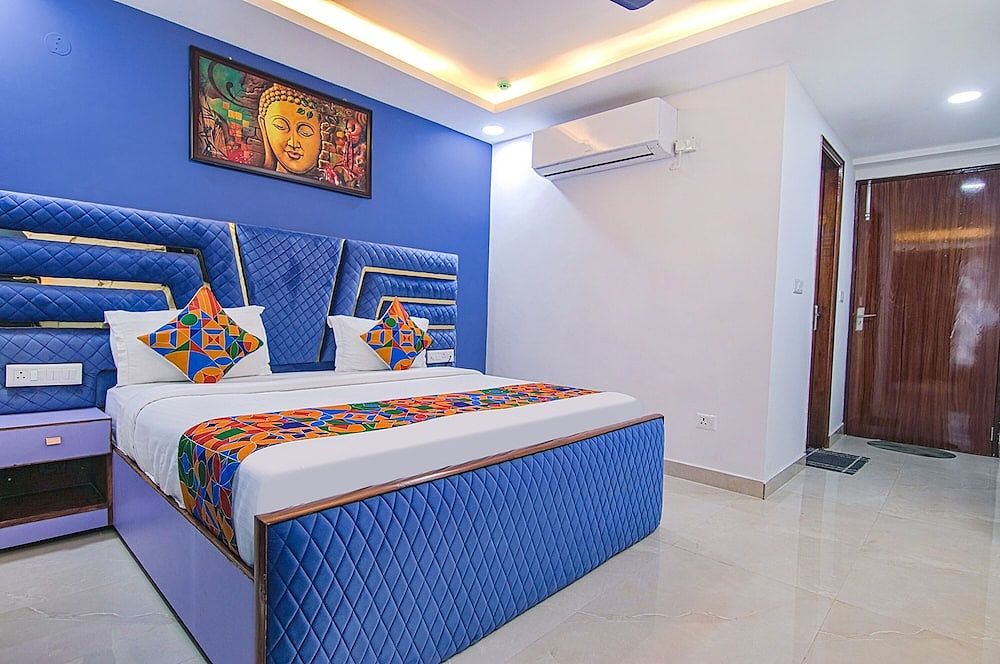 Fabhotel Satyam International Deluxe Room 3
