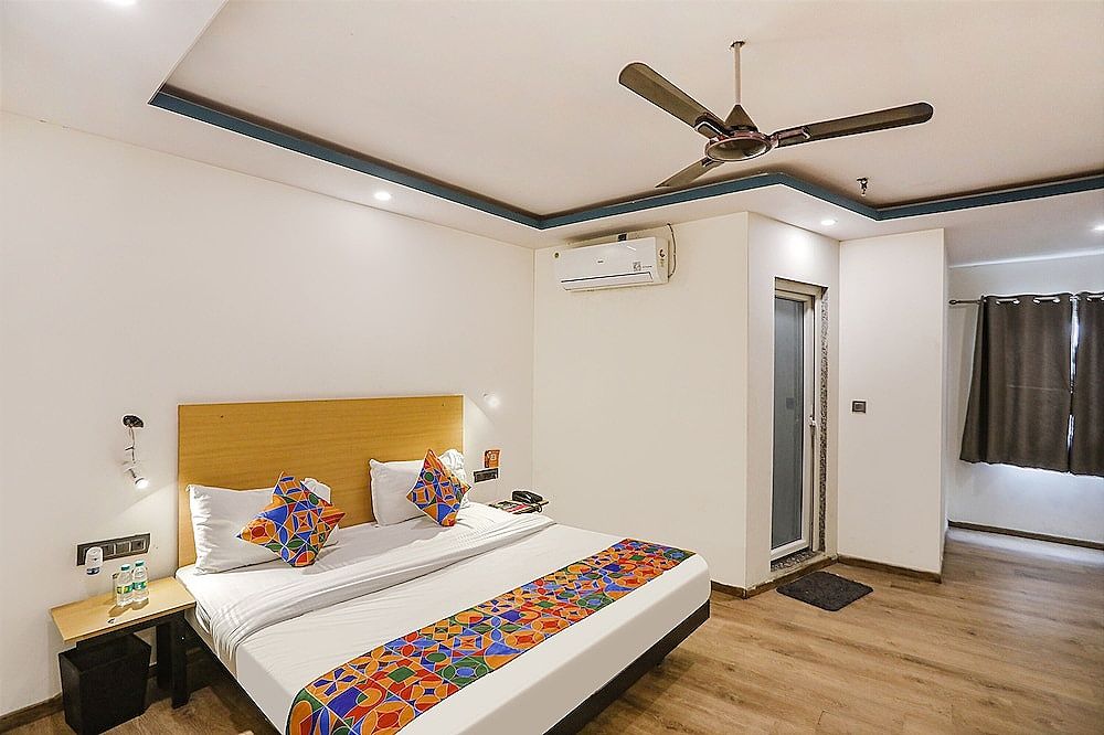 Fabhotel F9 Sector 58 Deluxe Room 2