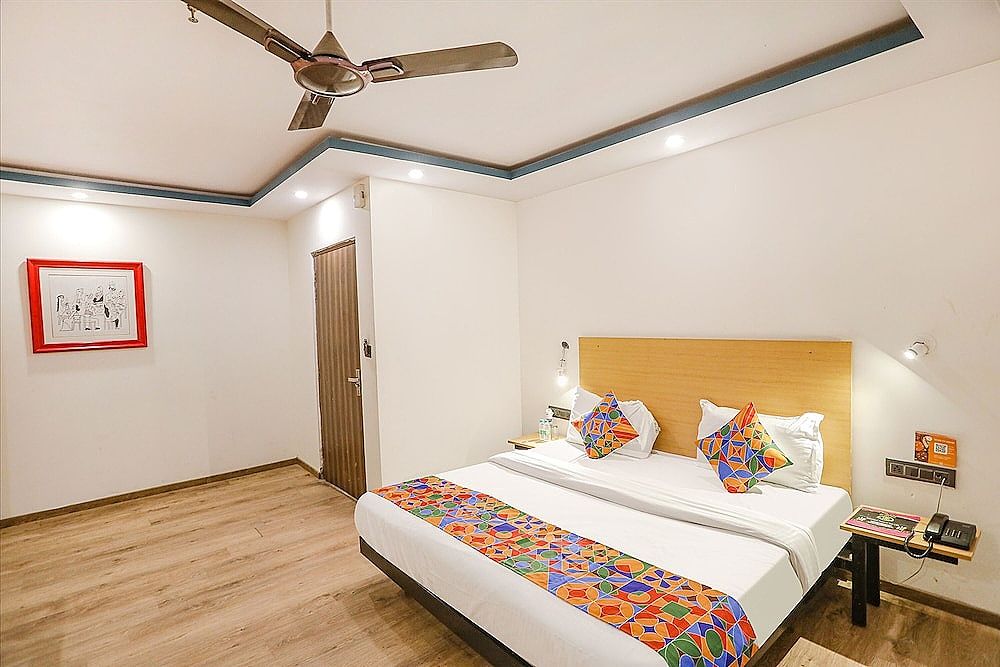 Fabhotel F9 Sector 58 Deluxe Room