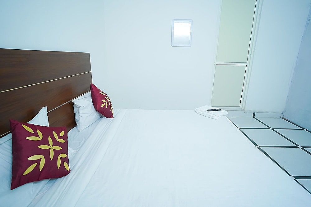 Roomshala 045 Galaxy Noida 35 Deluxe Double Room 9