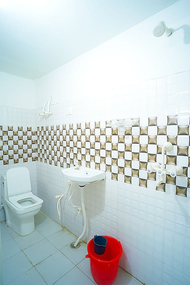 Roomshala 045 Galaxy Noida 35 Deluxe Double Room 13