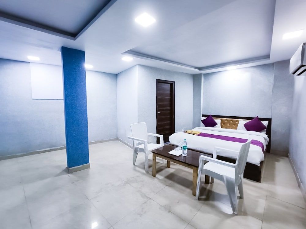 Roomshala 039 Hotel Rk Family Quadruple Room 4