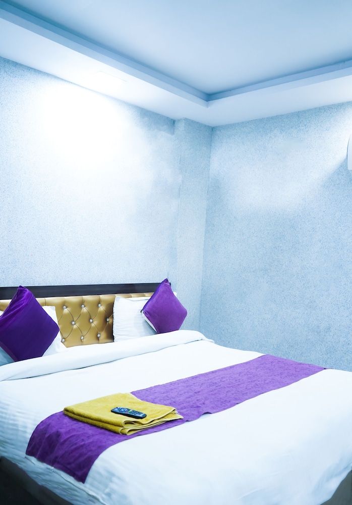 Roomshala 039 Hotel Rk Deluxe Double Room 7