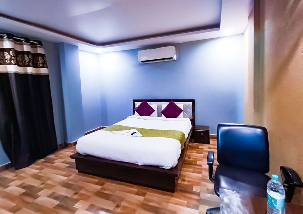 Roomshala 039 Hotel Rk Deluxe Double Room 9