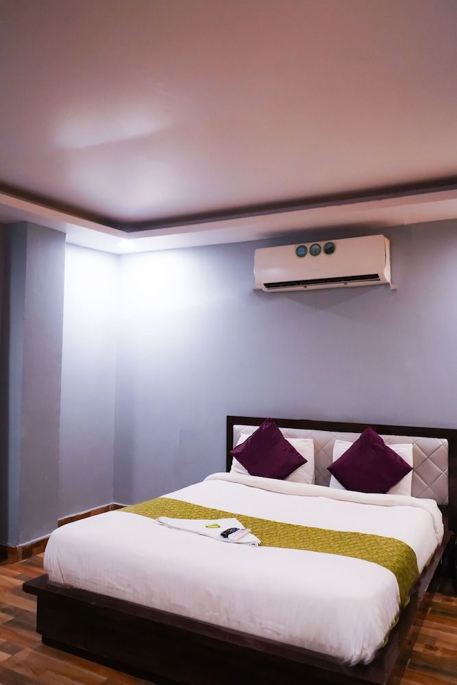 Roomshala 039 Hotel Rk Deluxe Double Room