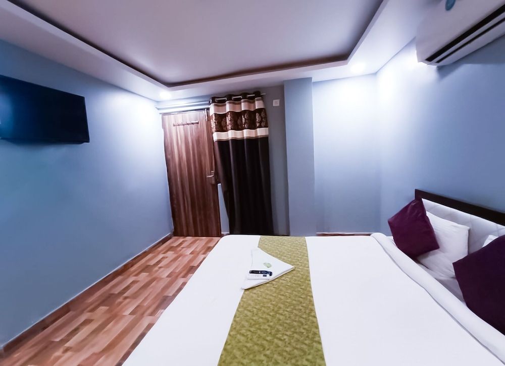 Roomshala 039 Hotel Rk Deluxe Double Room 8