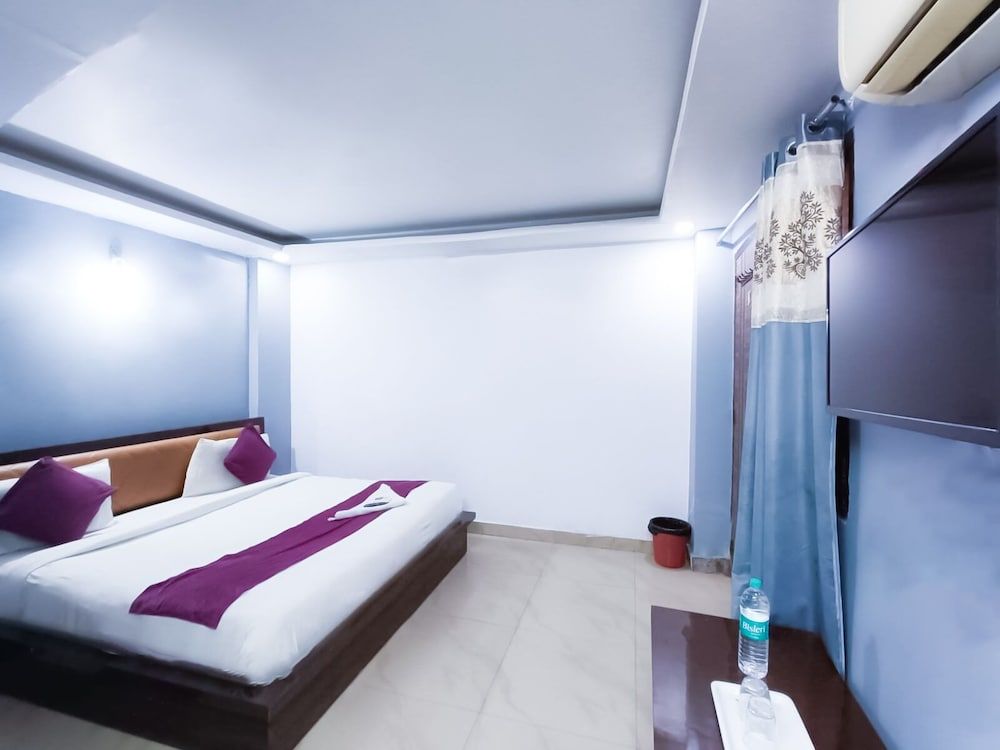 Roomshala 039 Hotel Rk Family Quadruple Room 6