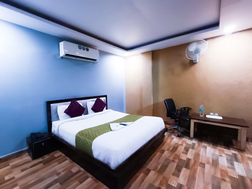 Roomshala 039 Hotel Rk Deluxe Double Room 12