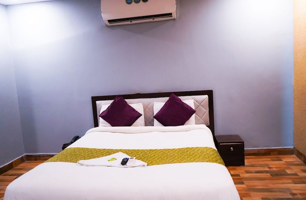 Roomshala 039 Hotel Rk Deluxe Double Room 2