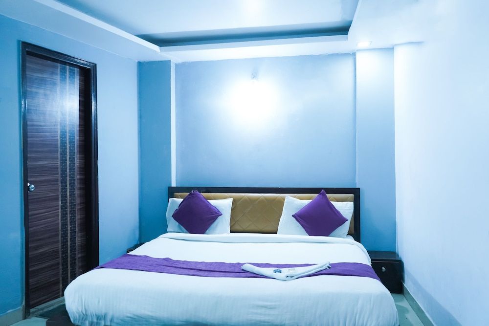 Roomshala 039 Hotel Rk Deluxe Double Room 3