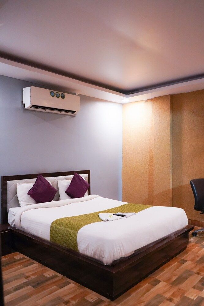 Roomshala 039 Hotel Rk Deluxe Double Room 11