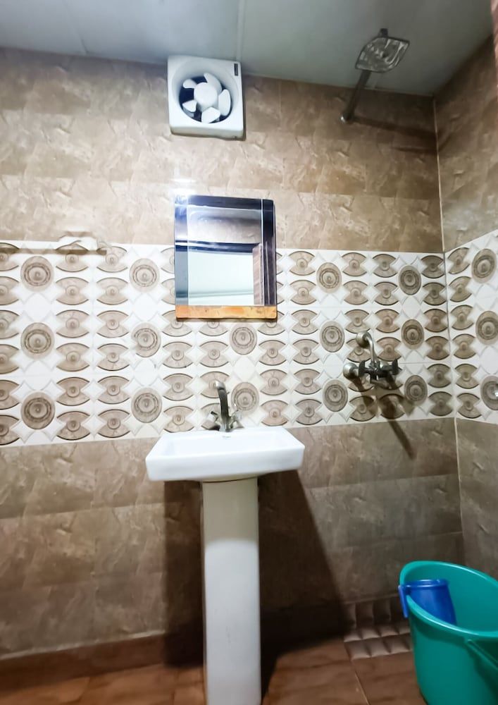 Roomshala 039 Hotel Rk Family Quadruple Room 8