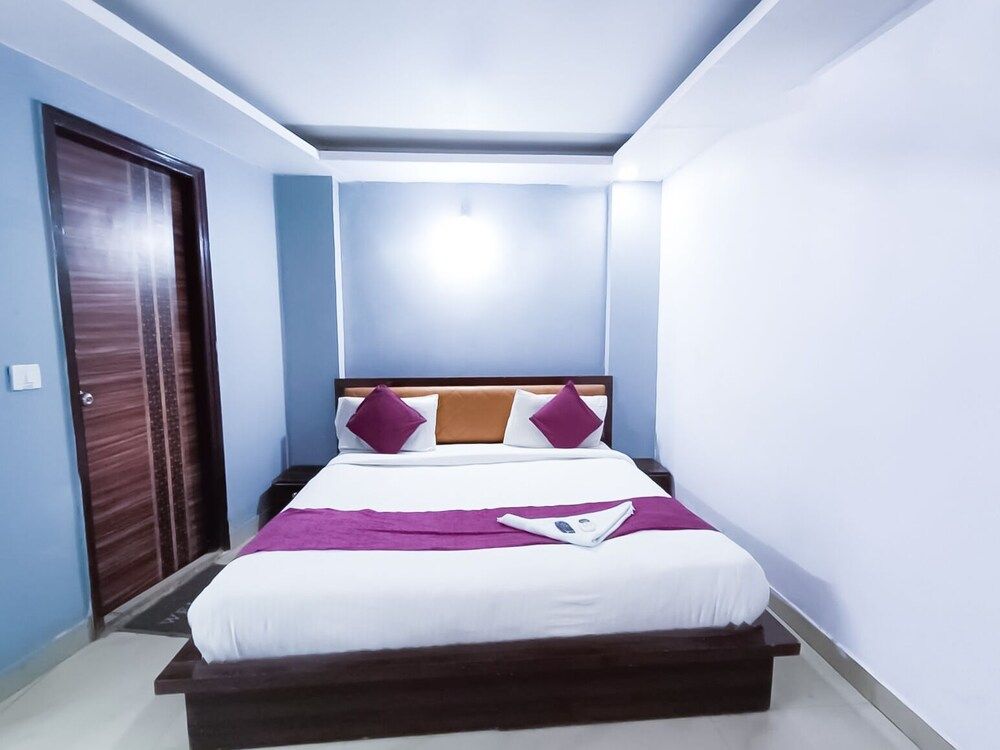 Roomshala 039 Hotel Rk Family Quadruple Room 2