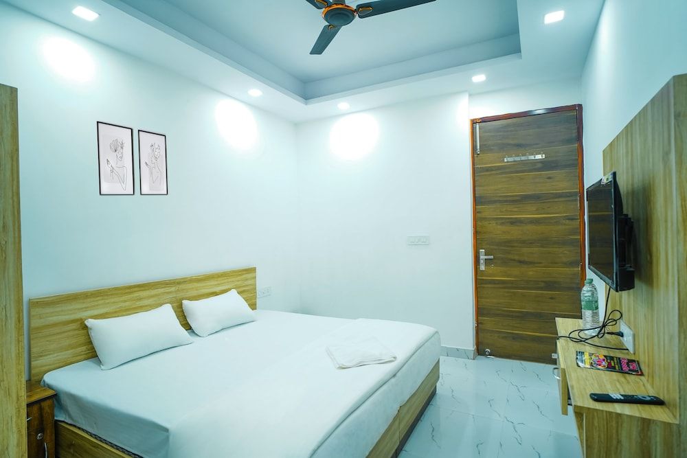 undefined Roomshala 031 Silver Crown Sector 23 4