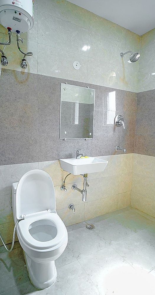 Roomshala 031 Silver Crown Sector 23 Deluxe Double Room 14