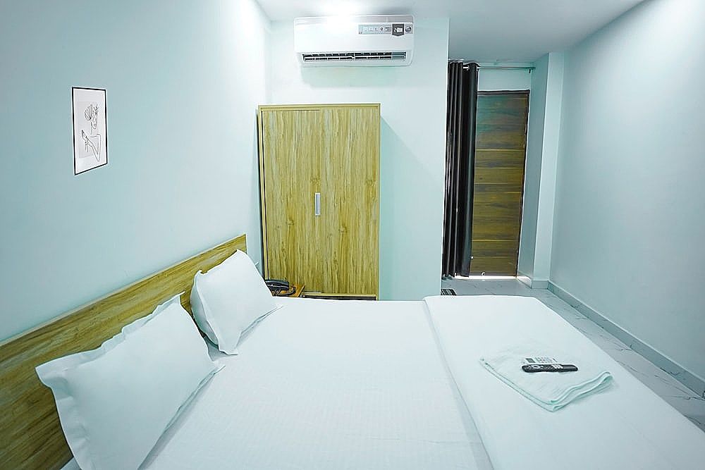 Roomshala 031 Silver Crown Sector 23 Deluxe Double Room 6